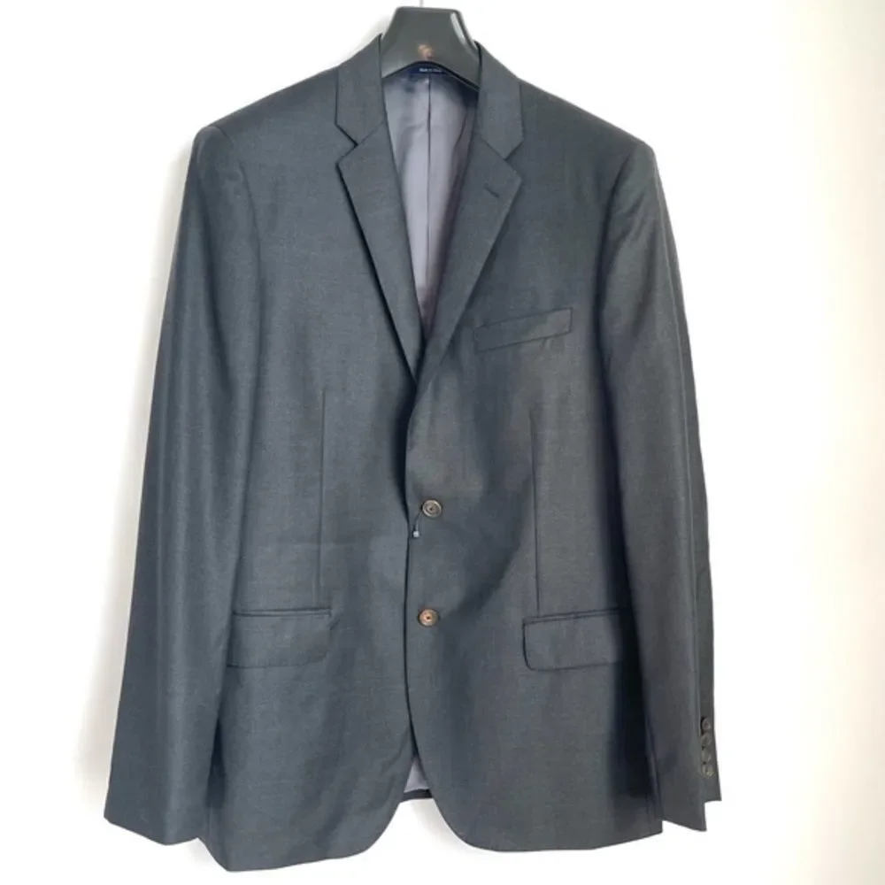 Buttoned DownTailored Fit Italian Wool Suit Jacket